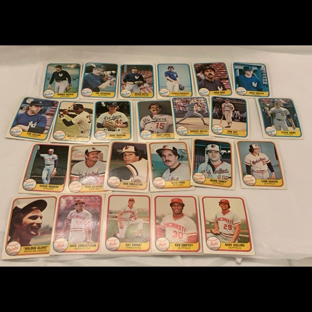 Bundle of Baseball Cards Lot 209